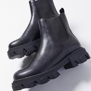 Urban Outfitters Mira Chunky Chelsea Boot